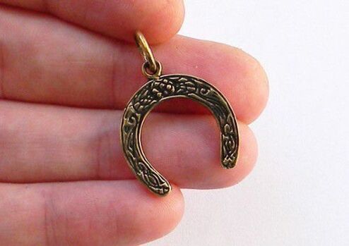 horseshoe amulet for prosperity